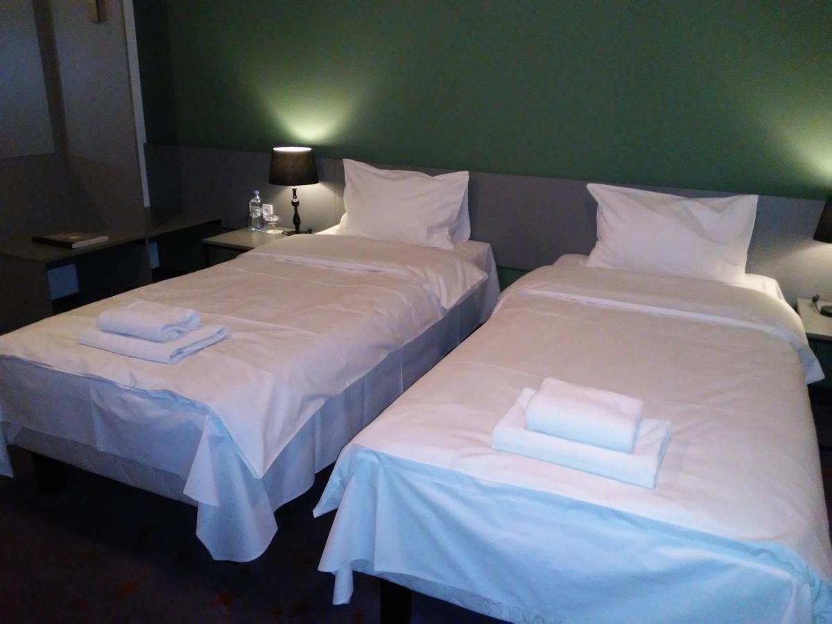 Koszary Arche Hotel Góra Kalwaria Exteriör bild