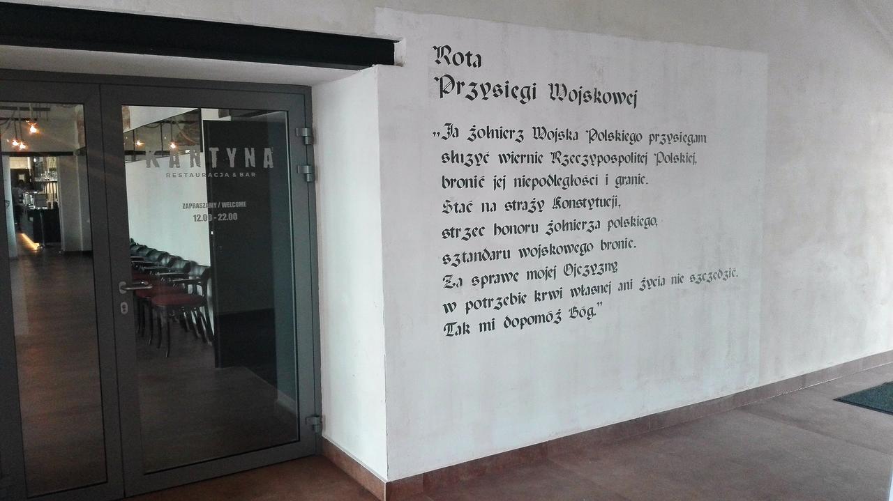 Koszary Arche Hotel Góra Kalwaria Exteriör bild
