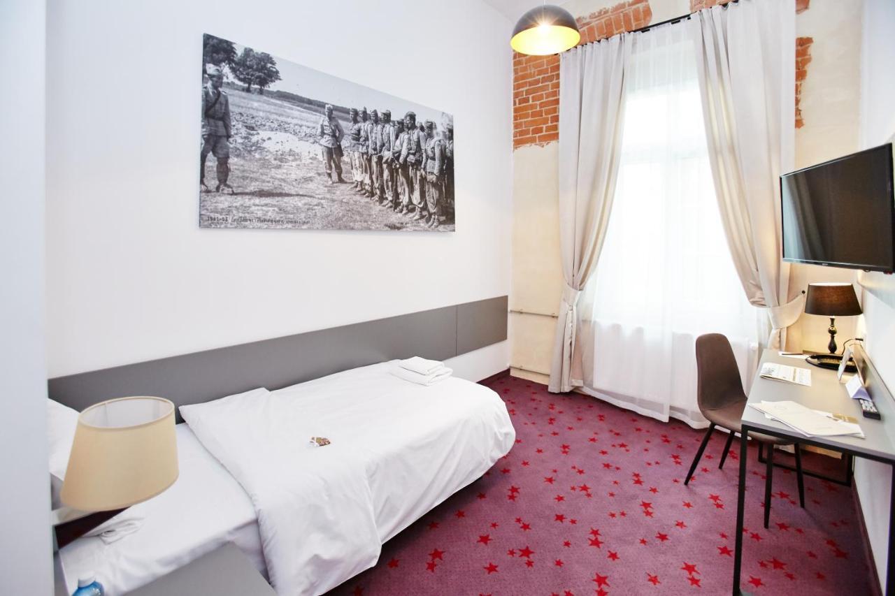 Koszary Arche Hotel Góra Kalwaria Exteriör bild