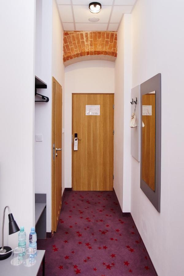 Koszary Arche Hotel Góra Kalwaria Exteriör bild