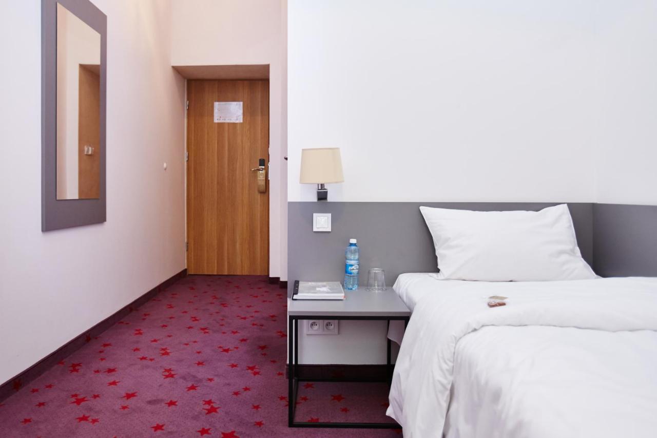 Koszary Arche Hotel Góra Kalwaria Exteriör bild
