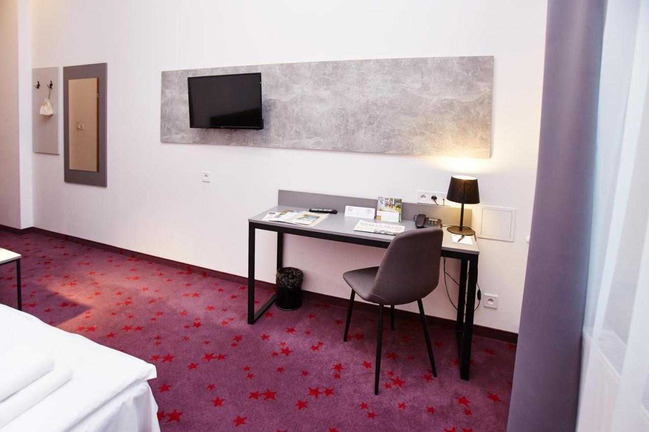 Koszary Arche Hotel Góra Kalwaria Exteriör bild