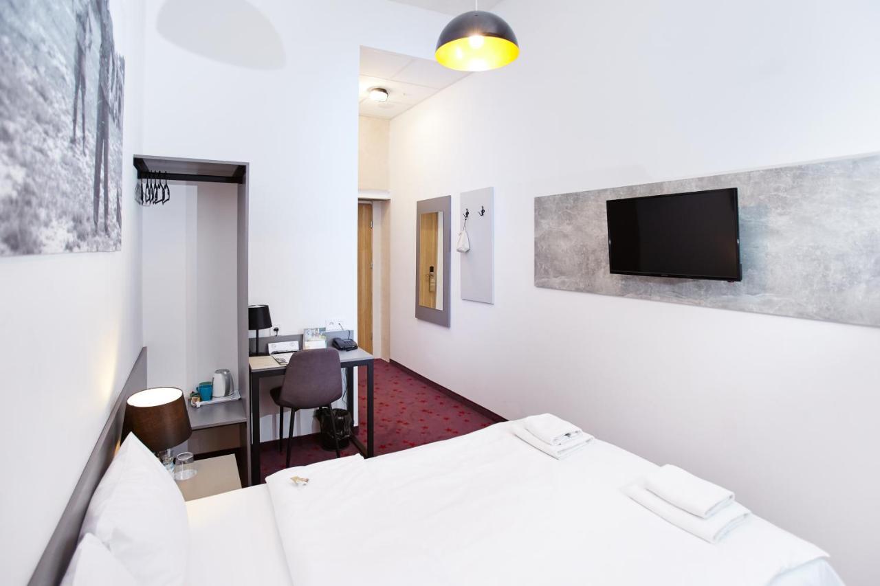Koszary Arche Hotel Góra Kalwaria Exteriör bild