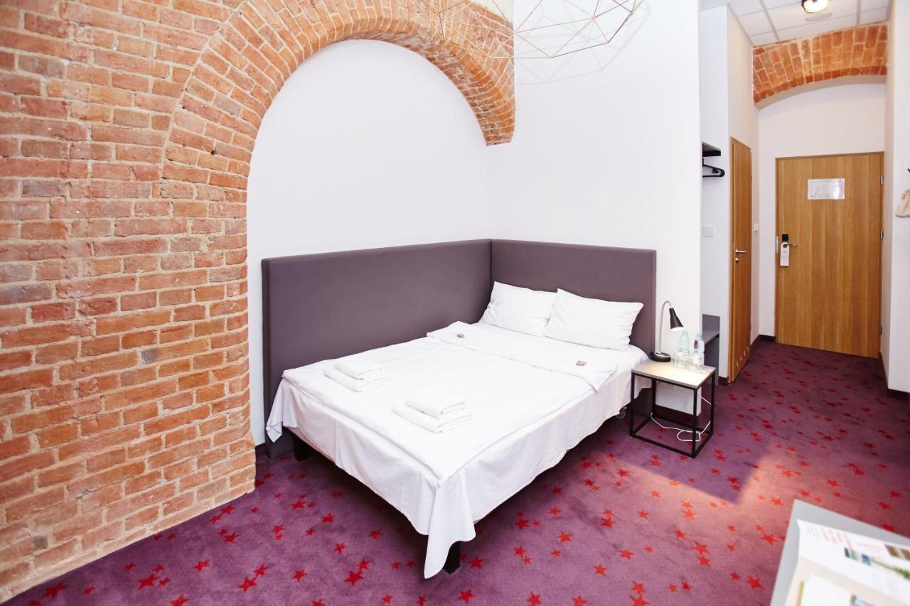 Koszary Arche Hotel Góra Kalwaria Exteriör bild