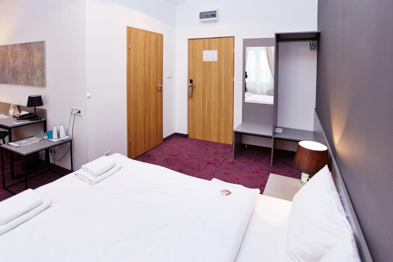Koszary Arche Hotel Góra Kalwaria Exteriör bild